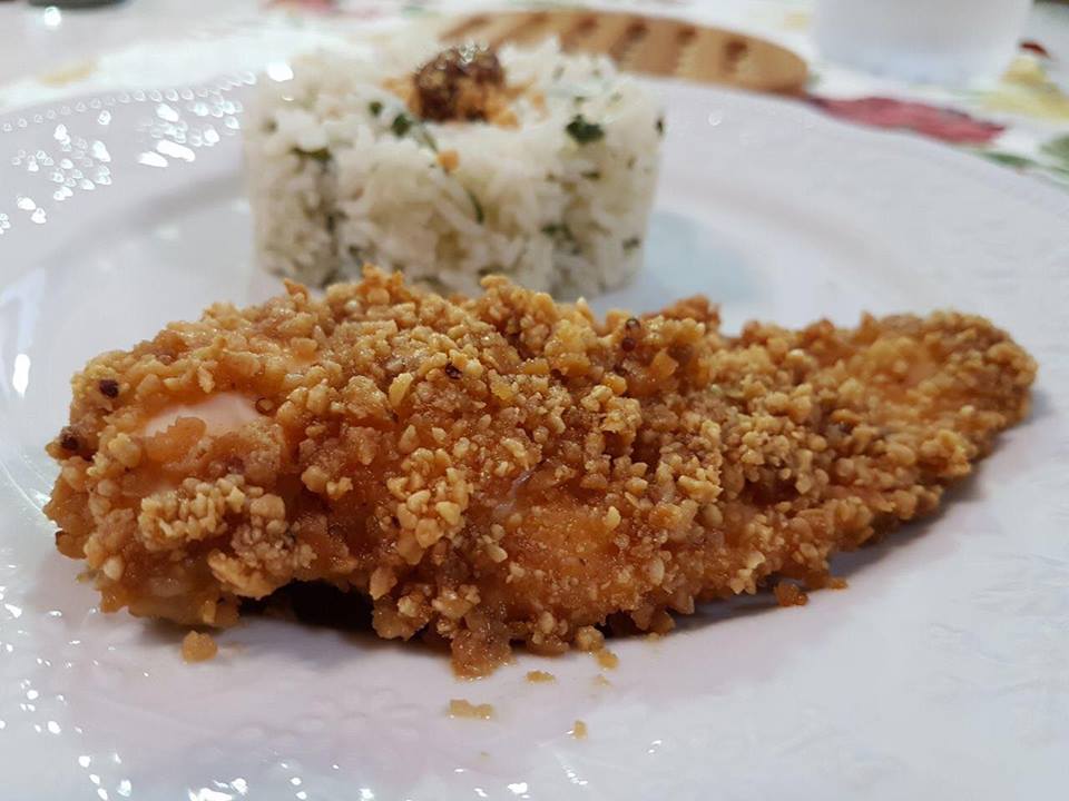 Frango com Damasco e Crosta de Amendoim